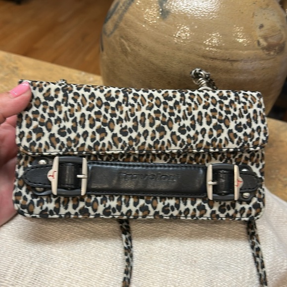 Travelon Leopard Print Crossbody Bag - Picture 2 of 11